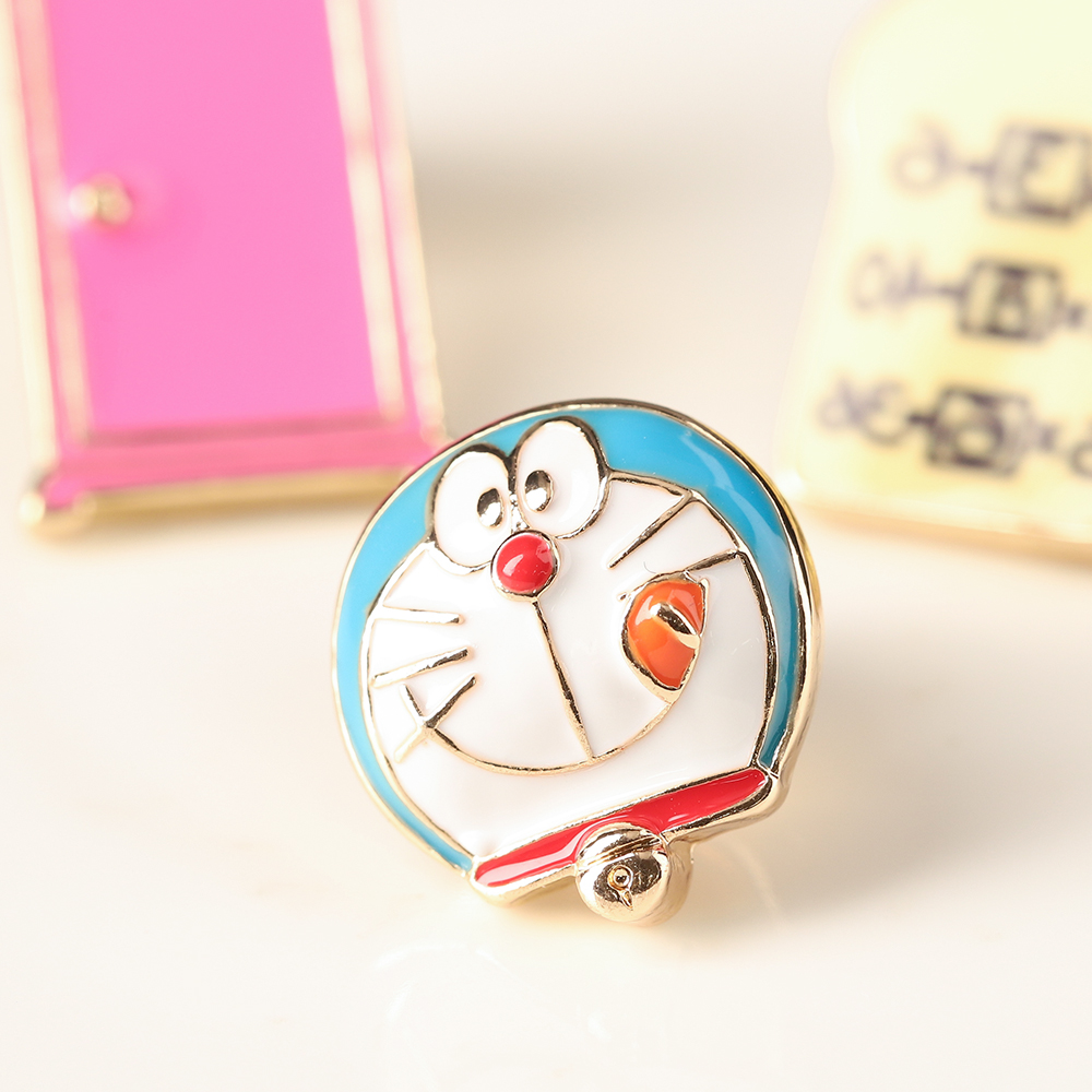 デコレーションピンバッジ ドラえもん ぺろり | ドラえもん未来