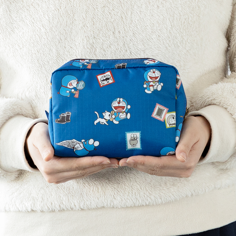 ドラえもん スクエアポーチ Enjoy Your Trip! | ドラえもん未来